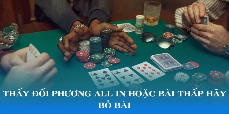 Khi chơi Poker nếu thấy không khả quan đừng quên bỏ bài